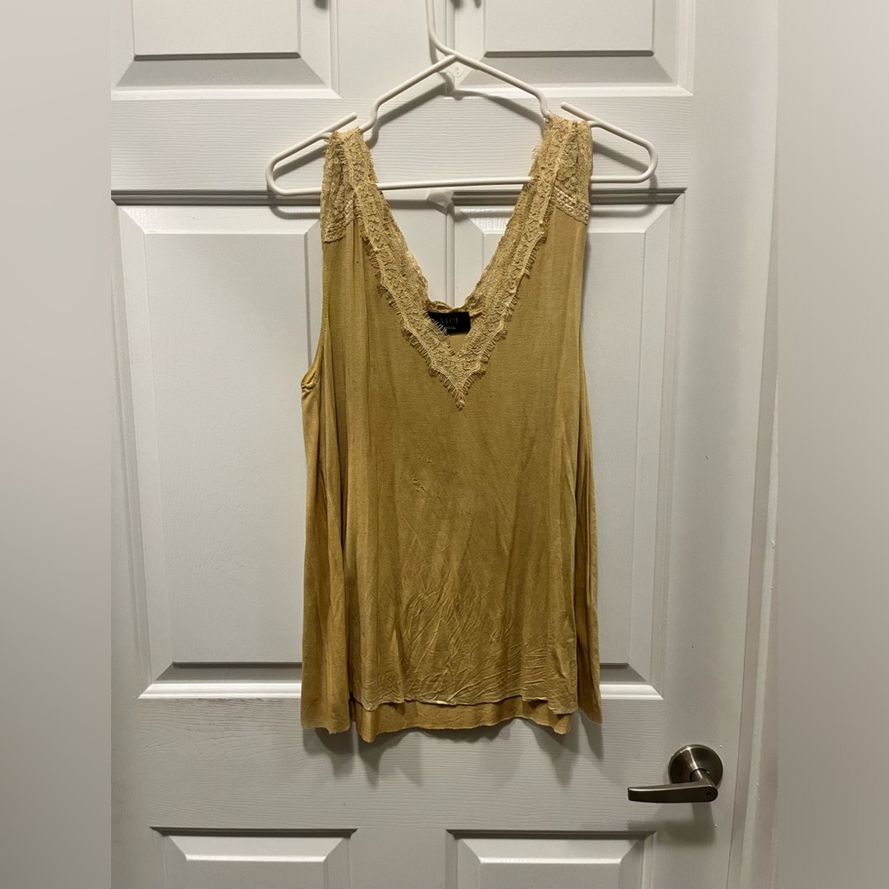 VICI Golden V-Neck Tank – Lace Trim Elegance ✨